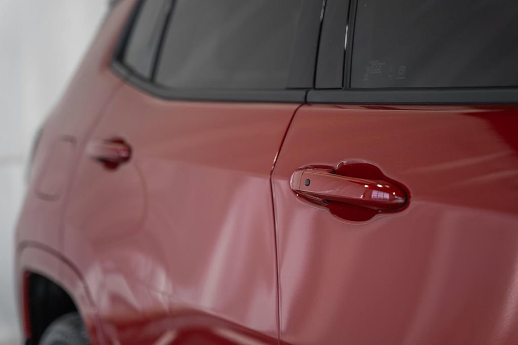 Certified 2024 Jeep Compass Limited w/ High Altitude Package image 18