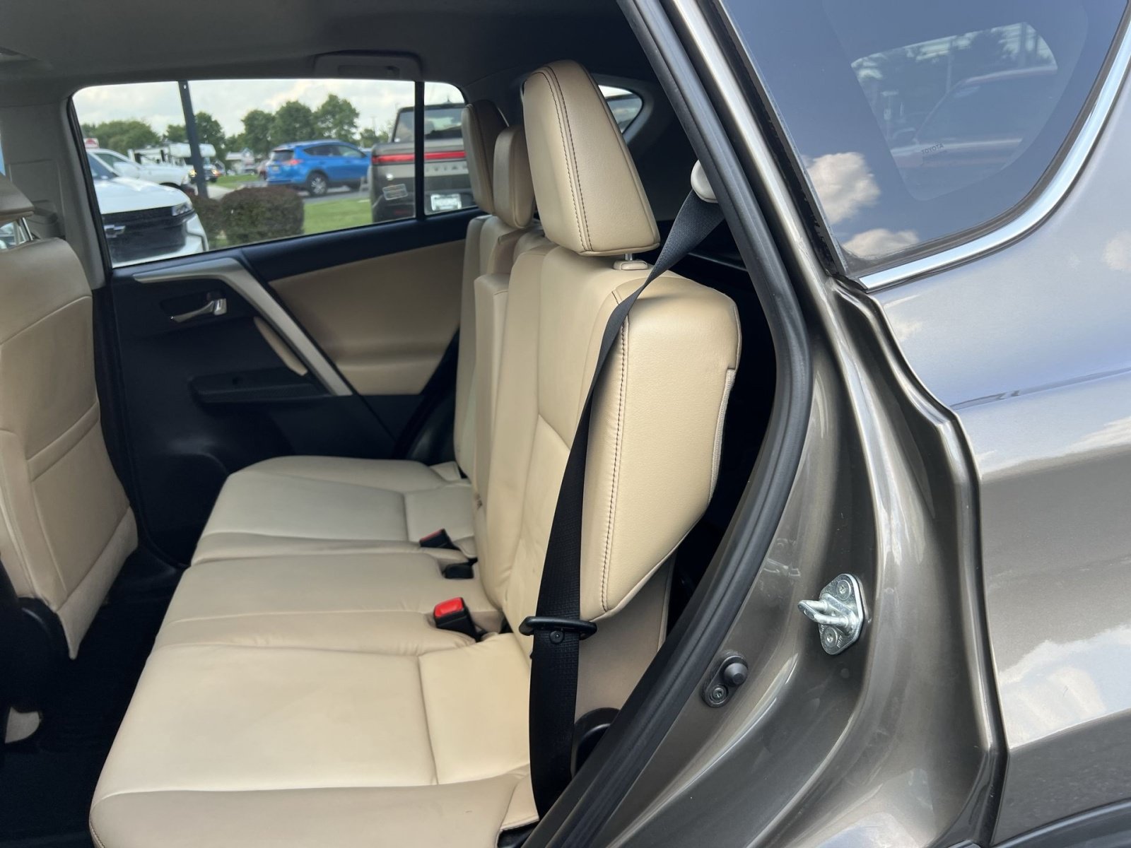 Used 2015 Toyota RAV4 Limited w/ Technology Package AWD/4WD image 25