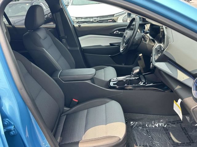 Certified 2025 Chevrolet Trax LT w/ Driver Confidence Package FWD image 21