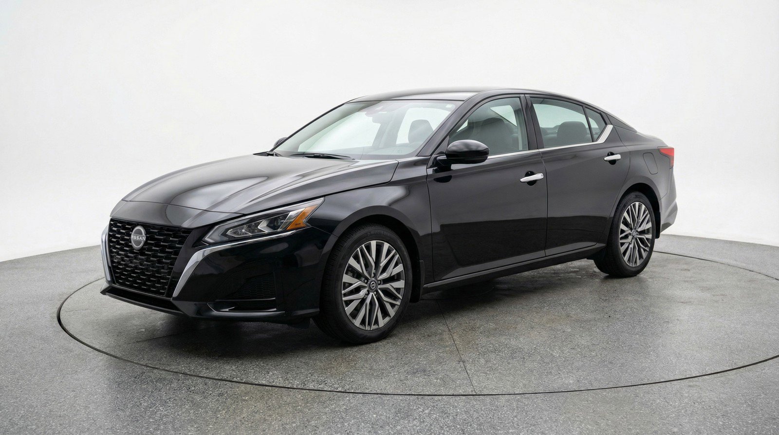 Used 2025 Nissan Altima 2.5 SV FWD image 3