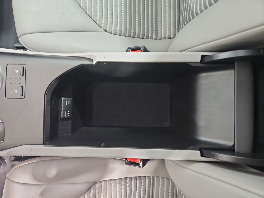 Used 2023 Toyota Camry SE w/ Cold Weather Package image 27