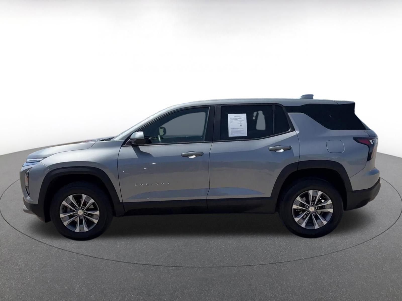 Used 2025 Chevrolet Equinox LT FWD image 9