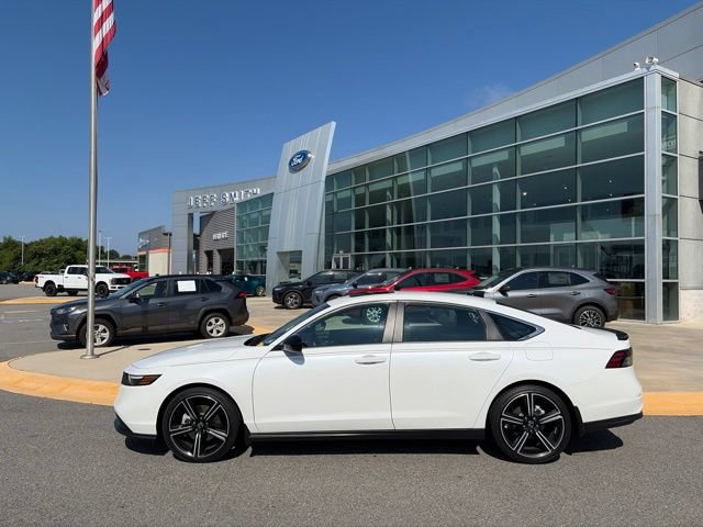 Used 2025 Honda Accord Sport image 2