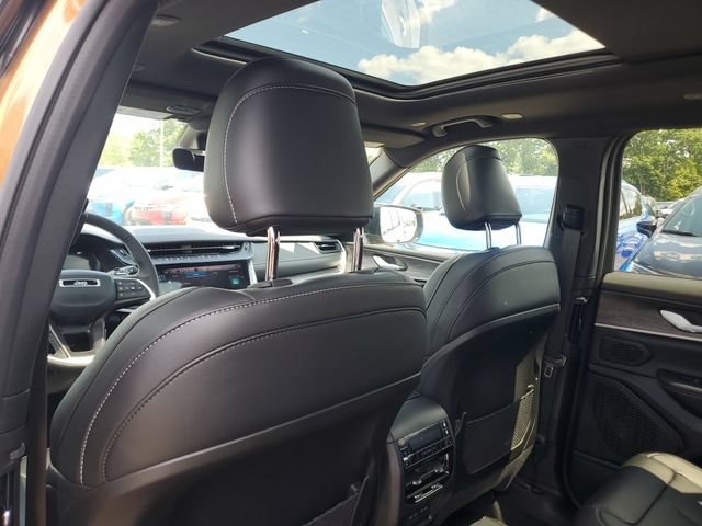 New 2026 Jeep Grand Cherokee L Limited w/ Limited Altitude Package AWD/4WD image 13