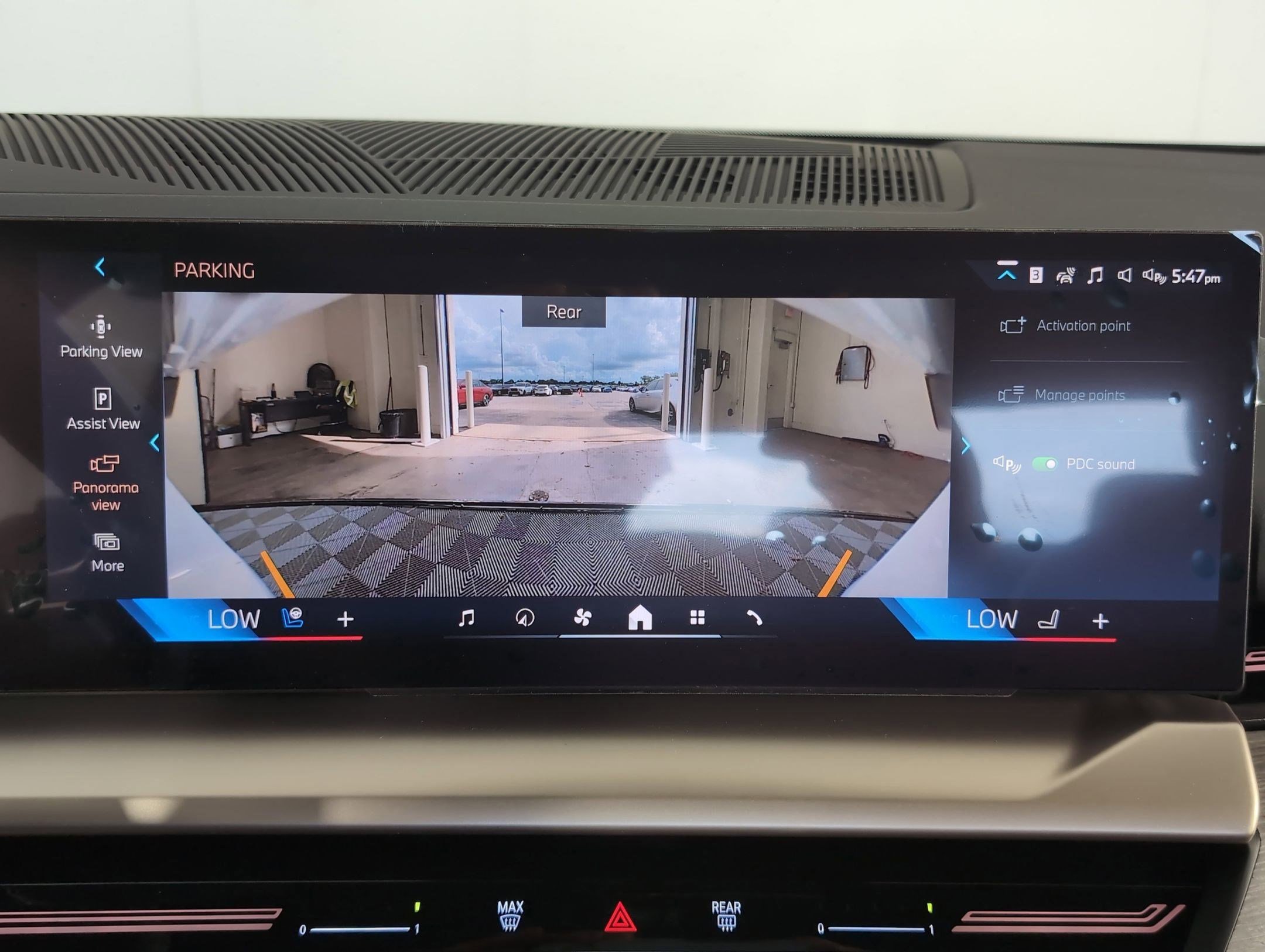 Used 2026 BMW 530i w/ Premium Package image 24