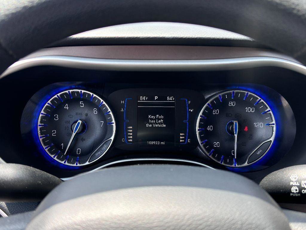 Used 2020 Chrysler Voyager L image 20