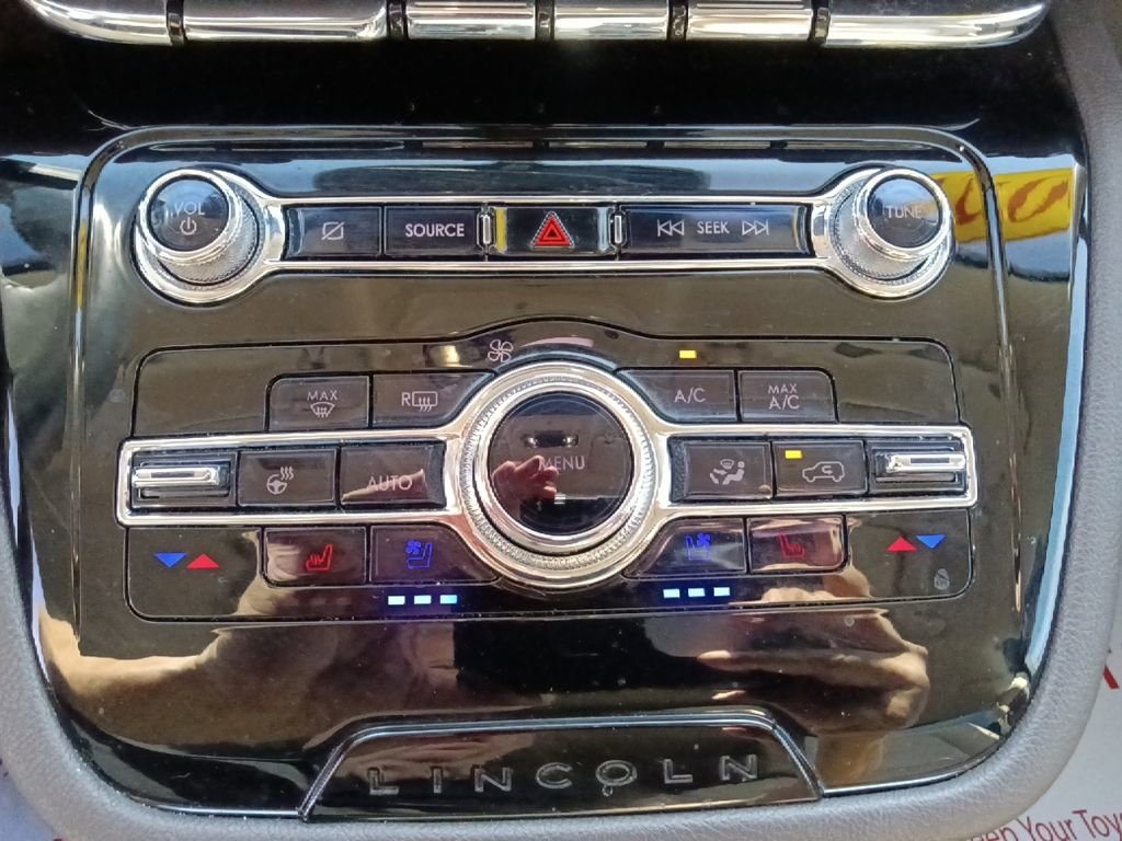 Used 2021 Lincoln Corsair Reserve w/ Equipment Group 201A image 24