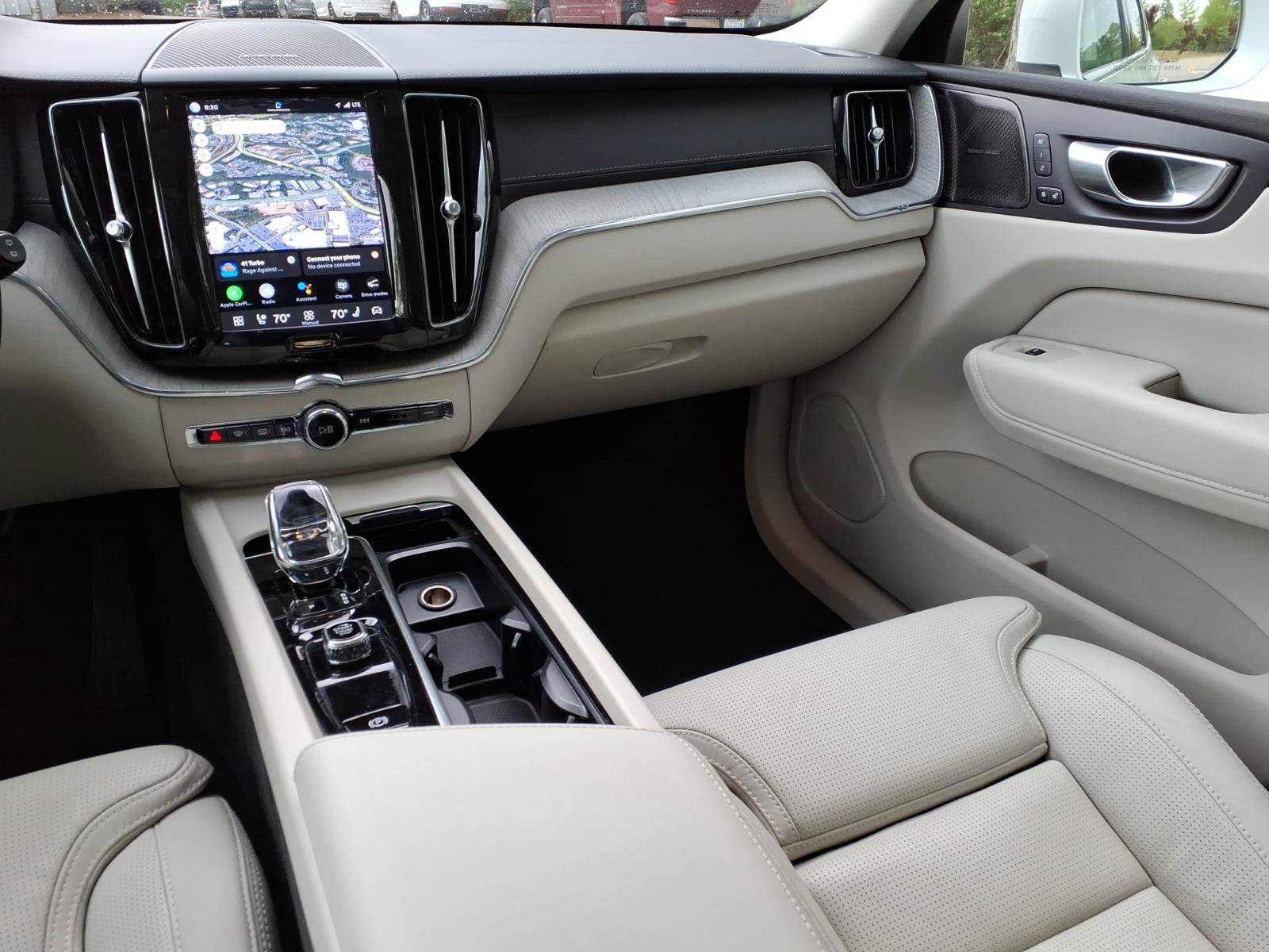 Certified 2023 Volvo XC60 B5 Ultimate w/ Climate Package FWD image 14