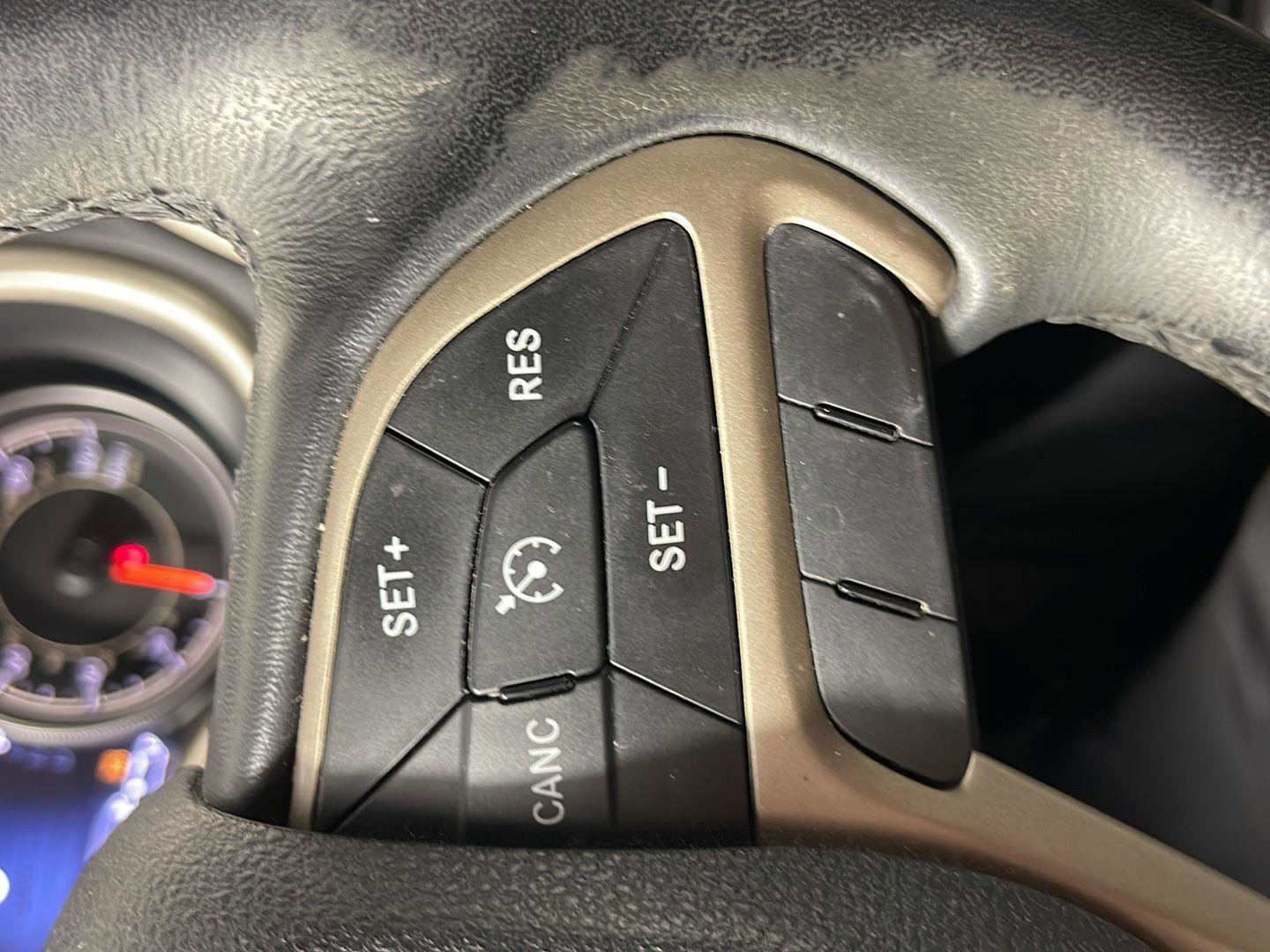 Used 2016 Jeep Cherokee Limited image 21