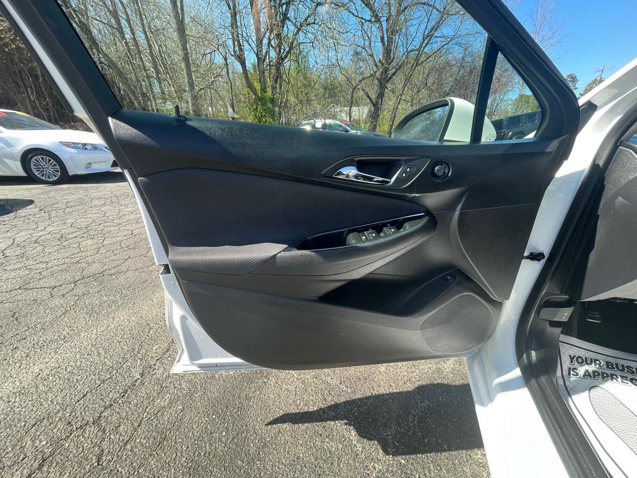 Used 2018 Chevrolet Cruze LT FWD image 16