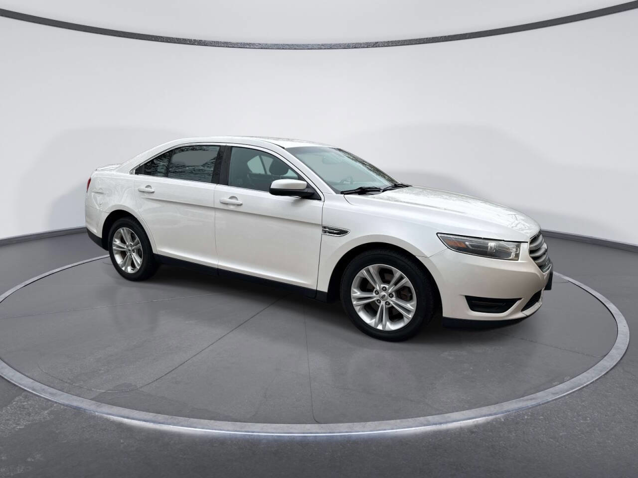 Used 2015 Ford Taurus SEL AWD/4WD image 4