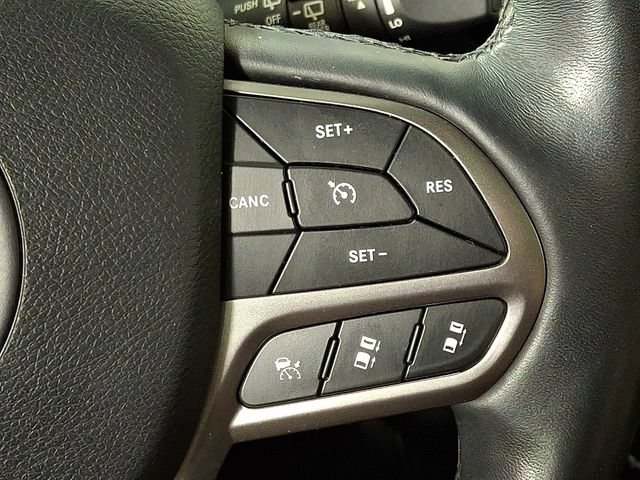 Used 2019 Jeep Cherokee Overland w/ Technology Group AWD/4WD image 23