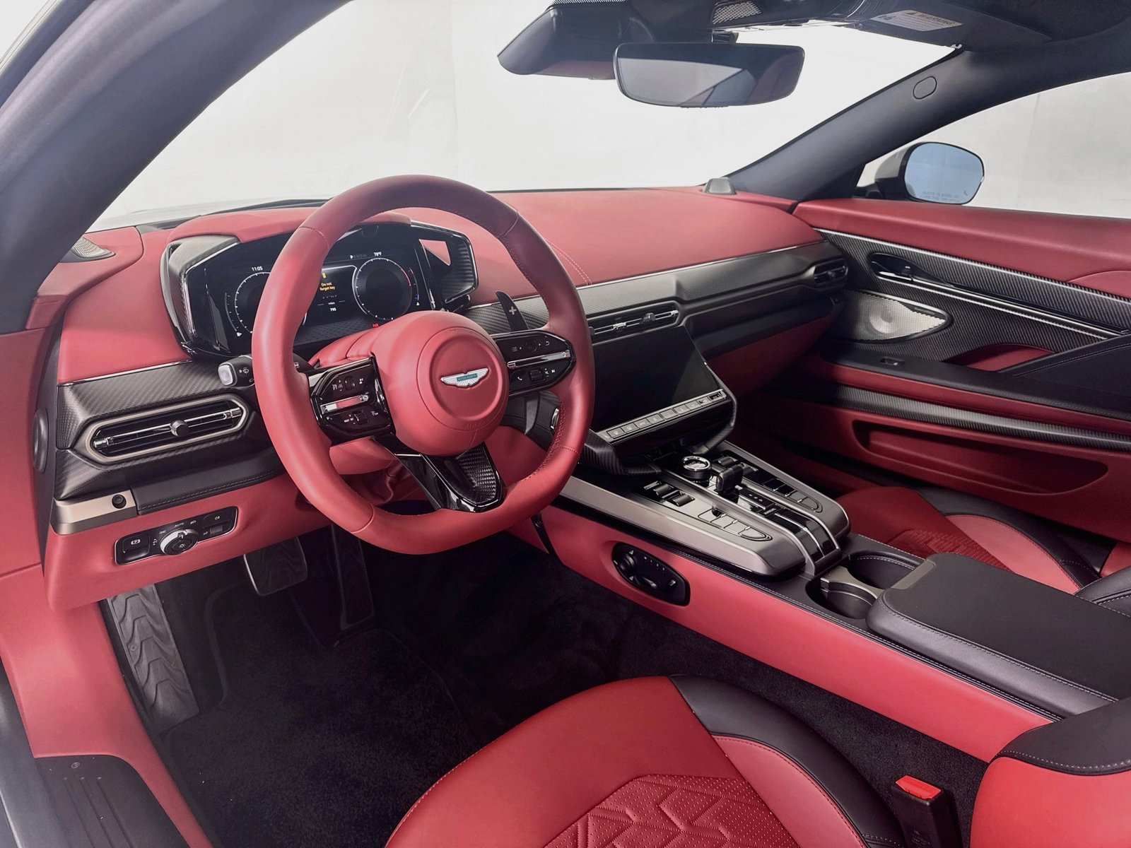 Used 2025 Aston Martin Vanquish RWD image 11