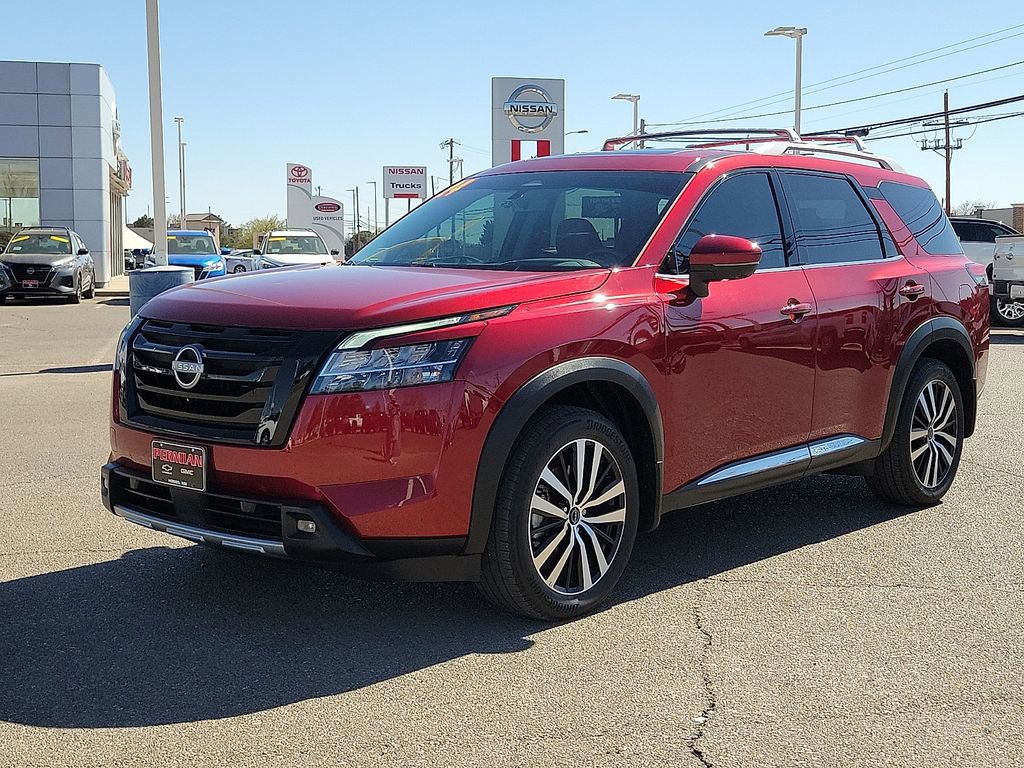 Used 2024 Nissan Pathfinder Platinum w/ Black Appearance Package FWD image 5