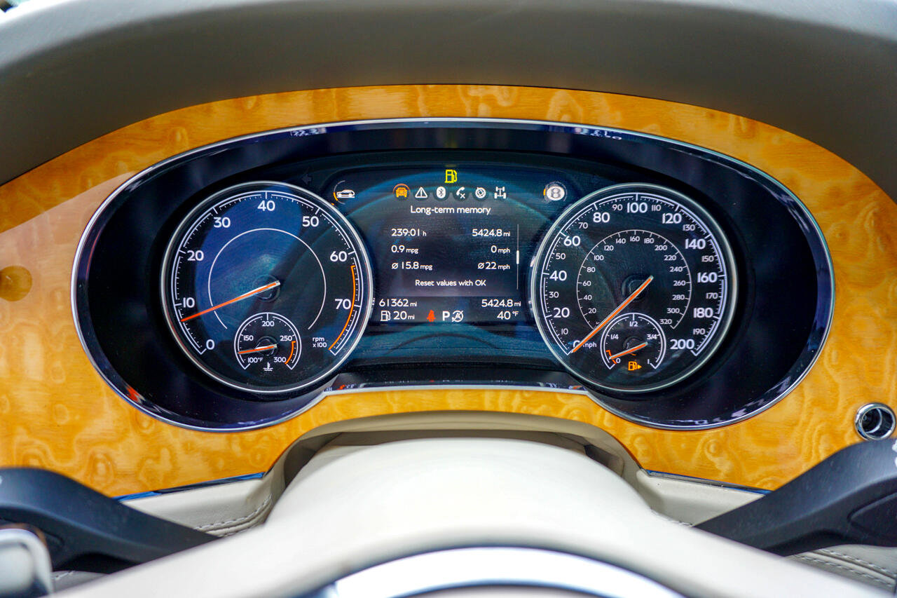 Used 2017 Bentley Bentayga W12 AWD image 13