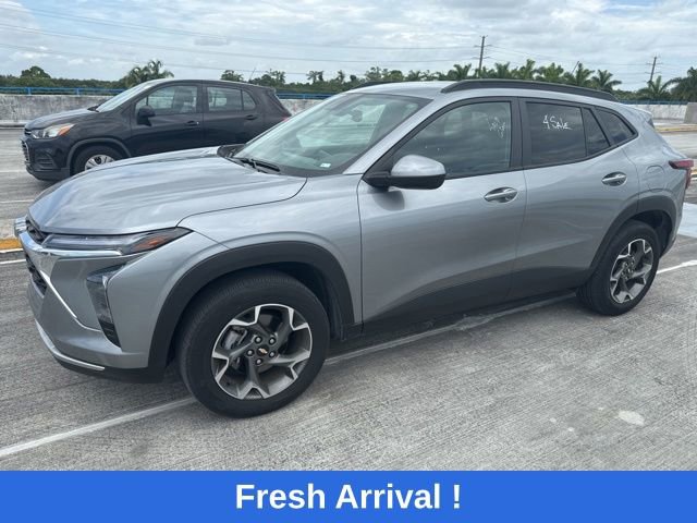 Used 2024 Chevrolet Trax LT FWD image 1