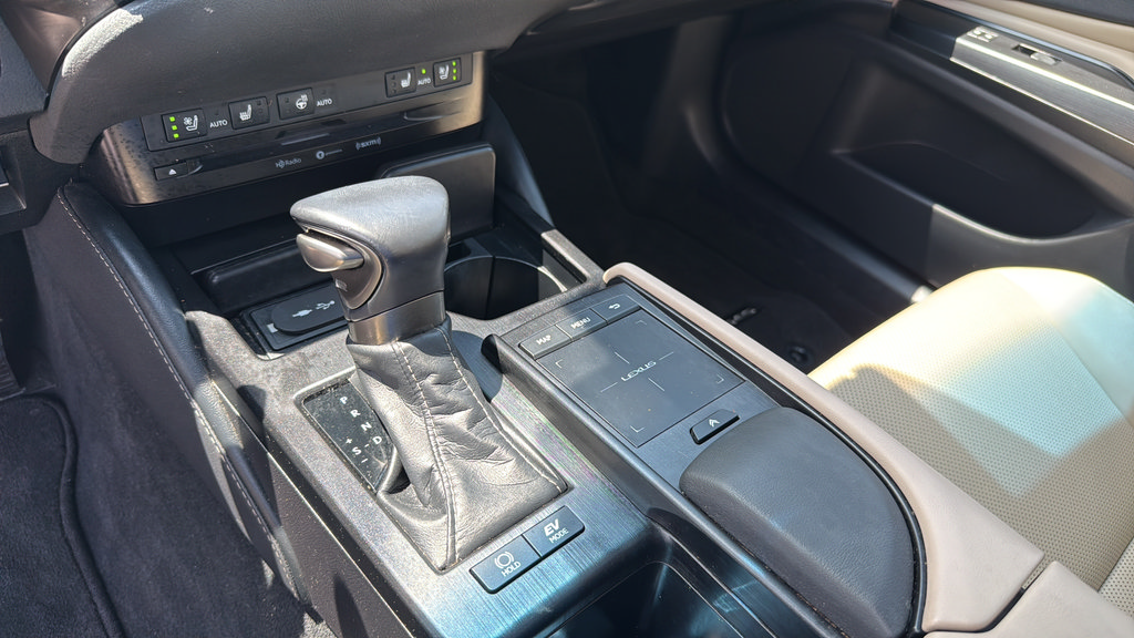 Used 2020 Lexus ES 300h w/ Premium Package FWD image 28