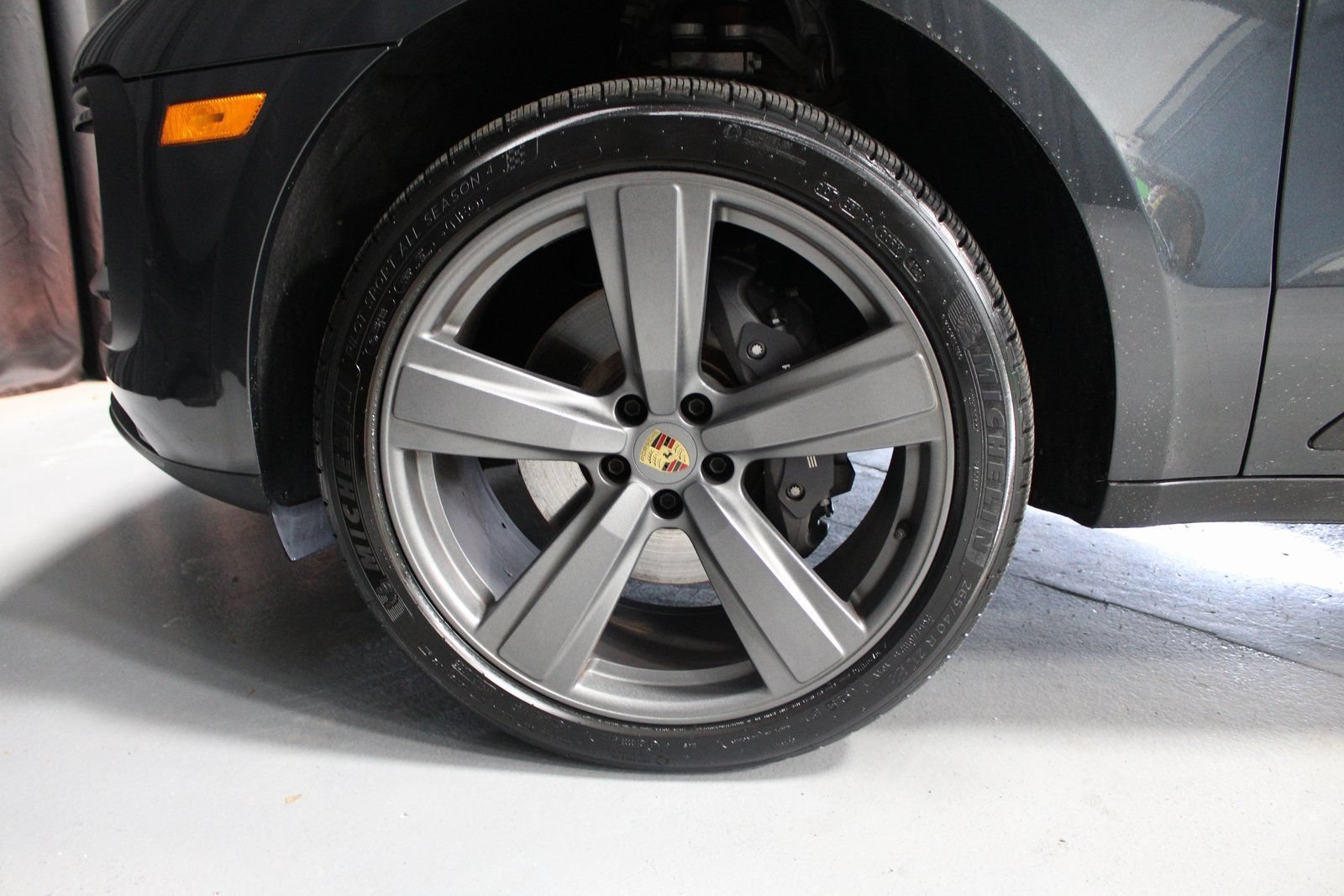 Certified 2025 Porsche Macan AWD/4WD image 17