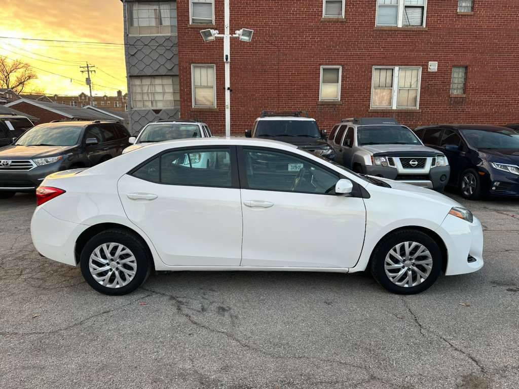 Used 2018 Toyota Corolla LE image 6
