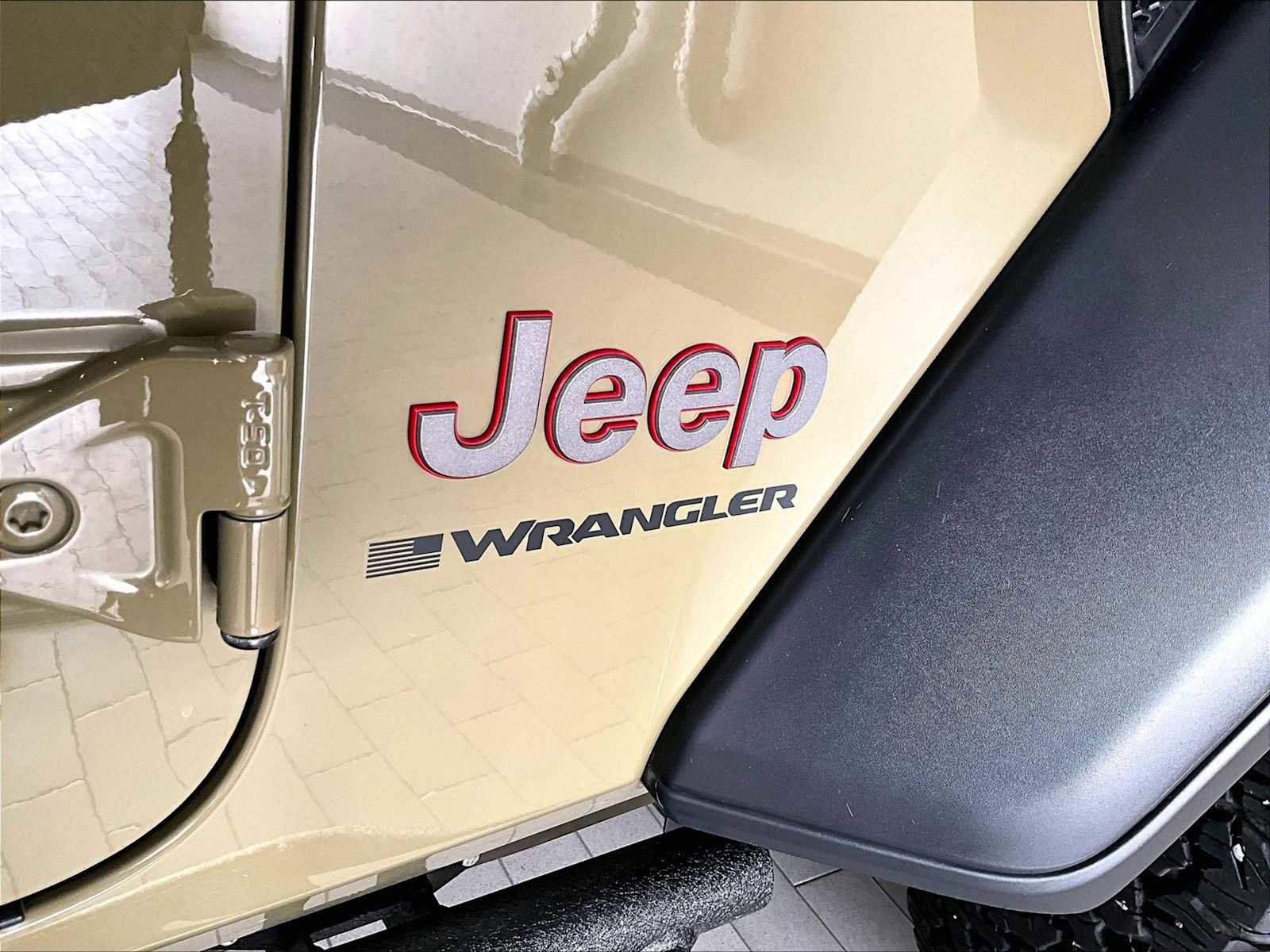 Used 2025 Jeep Wrangler Unlimited Rubicon w/ Convenience Group AWD/4WD image 36
