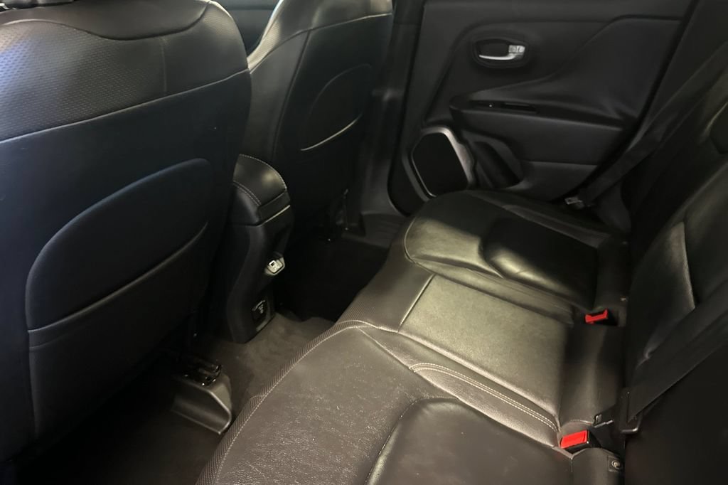 Used 2019 Jeep Renegade Limited w/ UConnect 8.4 Nav Group FWD image 12