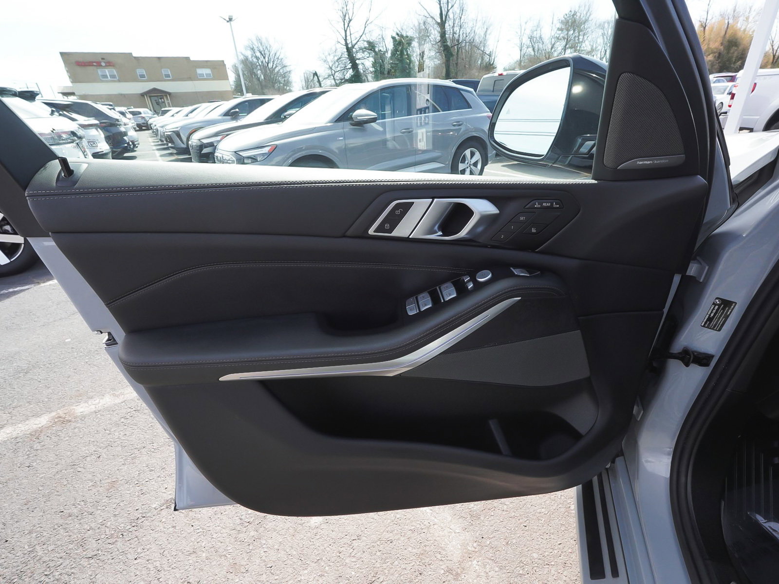 Used 2025 BMW X7 xDrive40i image 9