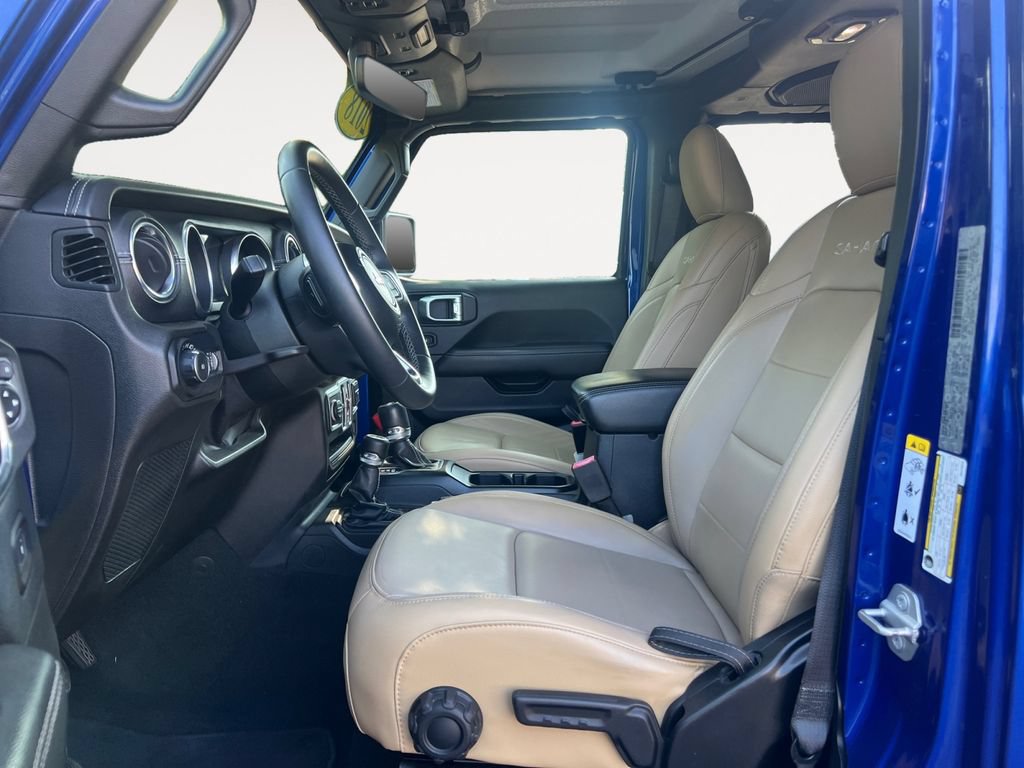 Used 2018 Jeep Wrangler Unlimited Sahara AWD/4WD image 9