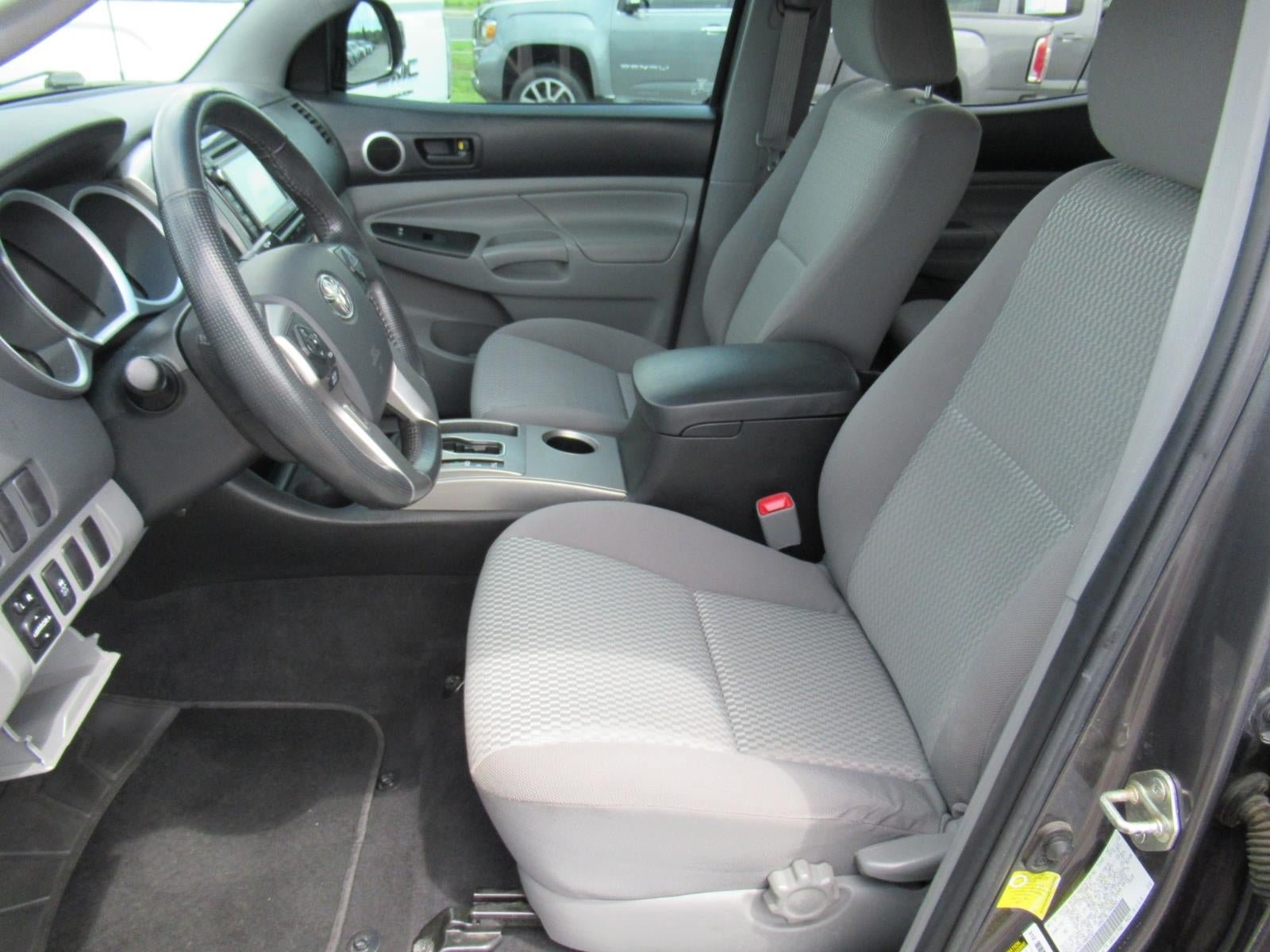 Used 2014 Toyota Tacoma PreRunner w/ SR5 Package RWD image 16