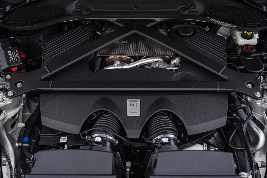 Used 2025 Aston Martin DB12 Coupe RWD image 34