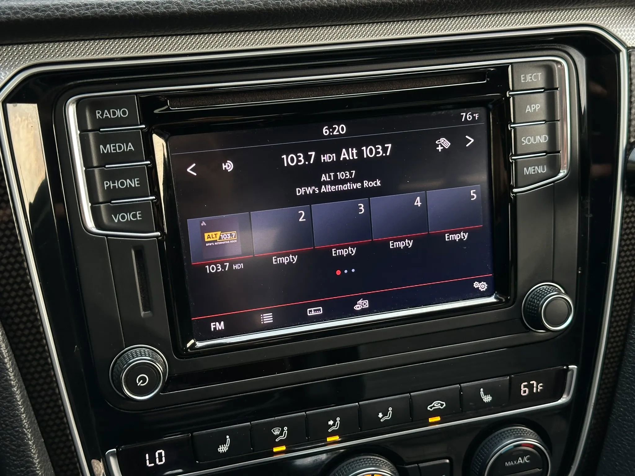 Used 2018 Volkswagen Passat GT image 28