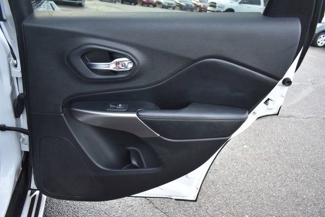 Used 2019 Jeep Cherokee Latitude Plus image 38