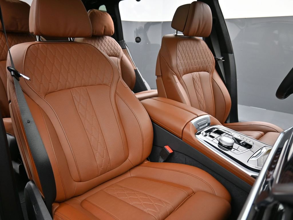 Used 2026 BMW X7 xDrive40i w/ Executive Package image 23