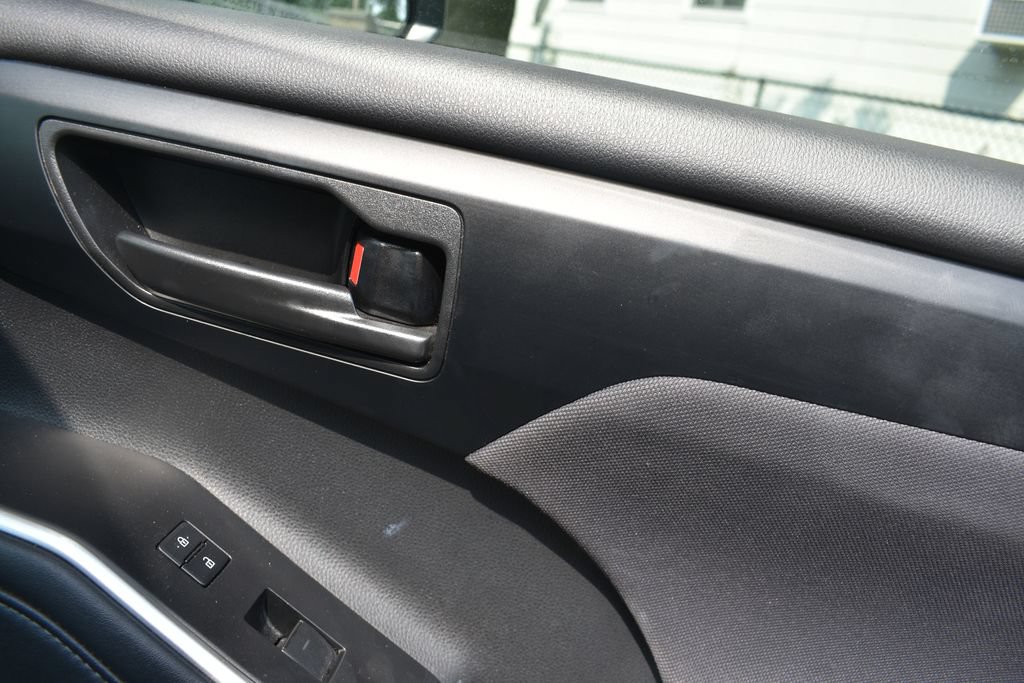 Used 2025 Toyota Highlander LE FWD image 20