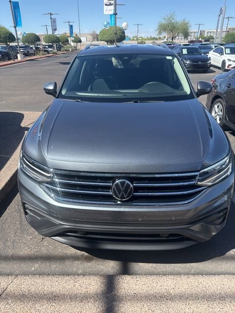 Used 2022 Volkswagen Tiguan SE image 1