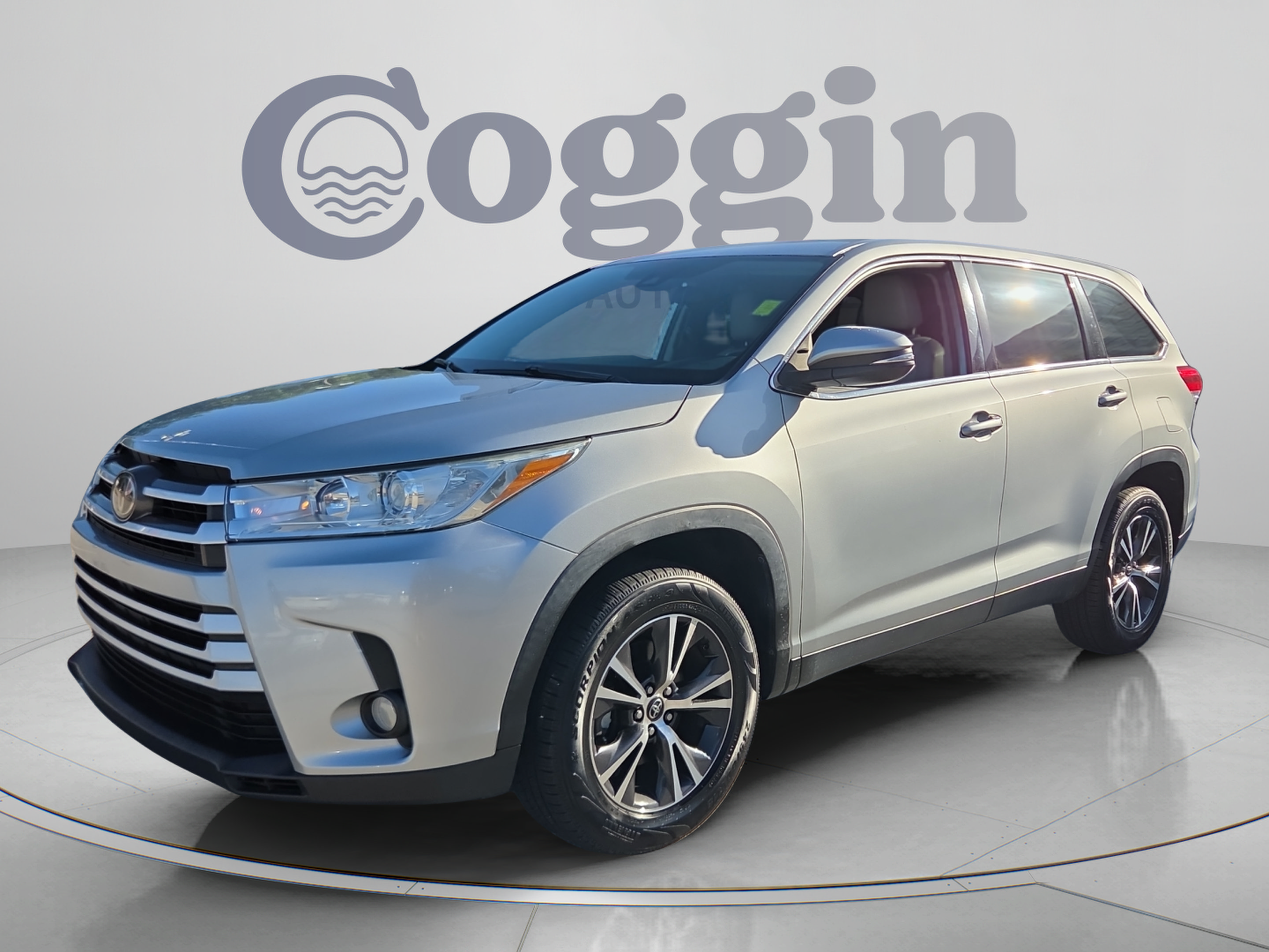 Used 2019 Toyota Highlander Plus FWD image 1