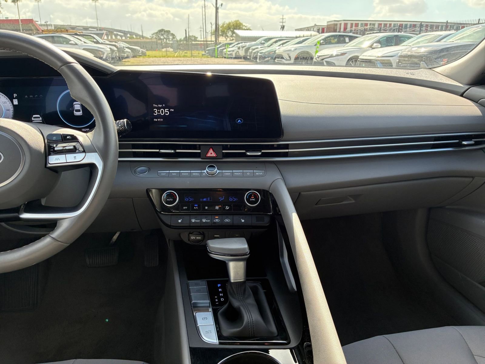 Used 2025 Hyundai Elantra SEL FWD image 14