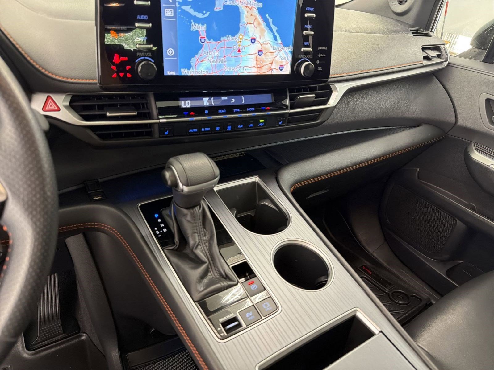 Used 2021 Toyota Sienna XSE w/ XSE Plus Package image 18