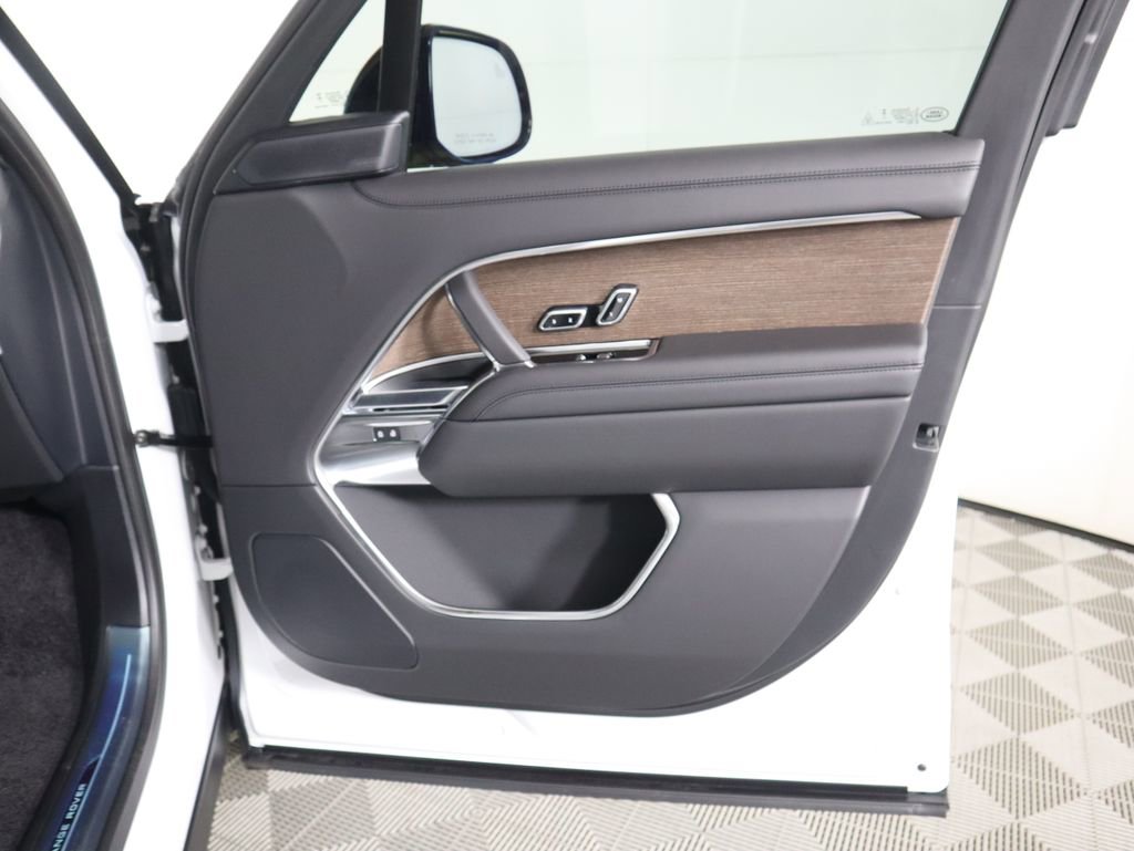 New 2025 Land Rover Range Rover Long Wheelbase SE image 26