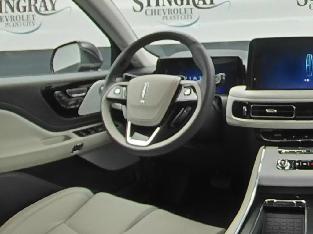 Used 2026 Lincoln Aviator Reserve AWD/4WD image 16