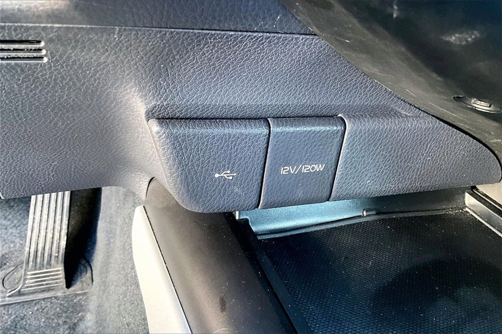 Used 2024 Toyota Camry SE image 30