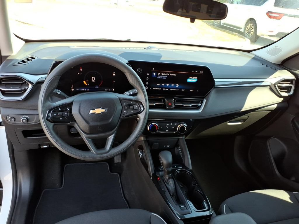 Used 2025 Chevrolet TrailBlazer LT AWD/4WD image 6