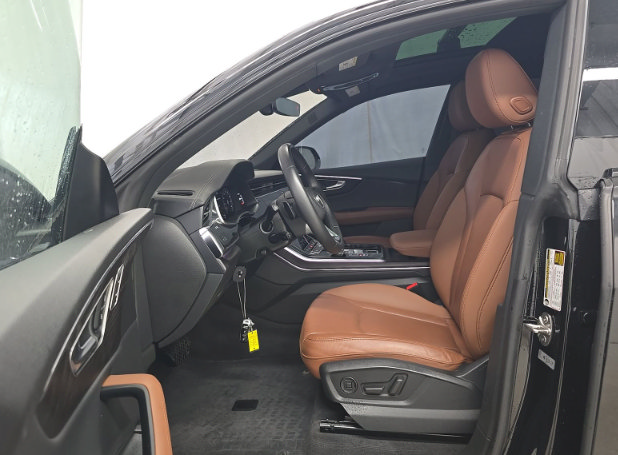 Used 2023 Audi Q8 Premium Plus w/ Premium Plus Package AWD/4WD image 5