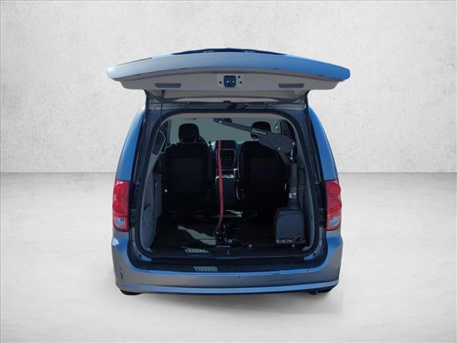 Used 2016 Dodge Grand Caravan SXT FWD image 9