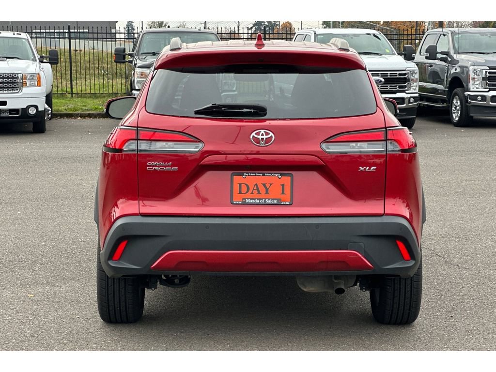 Used 2023 Toyota Corolla Cross XLE image 6