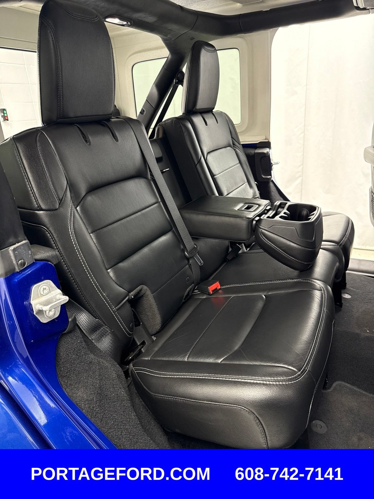 Used 2018 Jeep Wrangler Unlimited Sahara w/ Cold Weather Group AWD/4WD image 32
