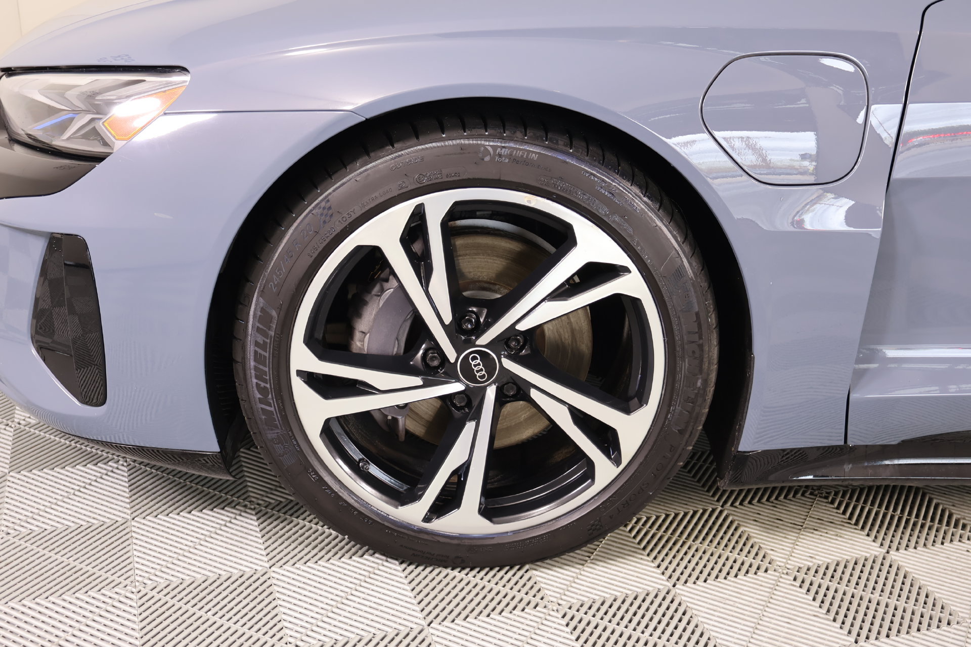 Used 2022 Audi e-tron GT Premium Plus w/ Performance Package AWD/4WD image 19