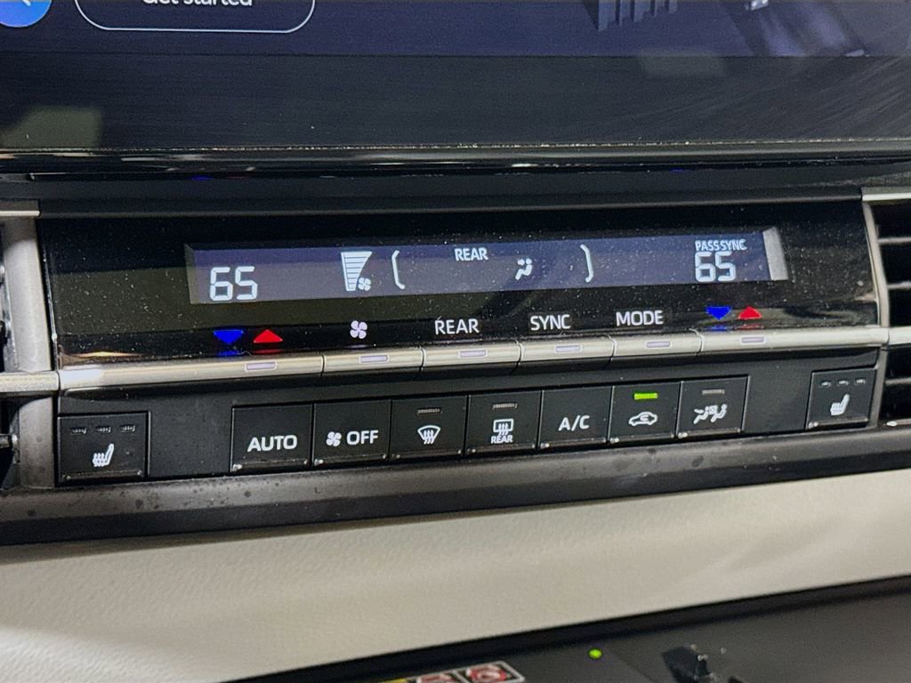 Used 2025 Toyota Sienna XLE image 14