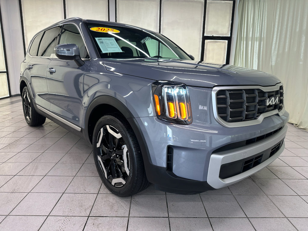 Used 2025 Kia Telluride S FWD image 2