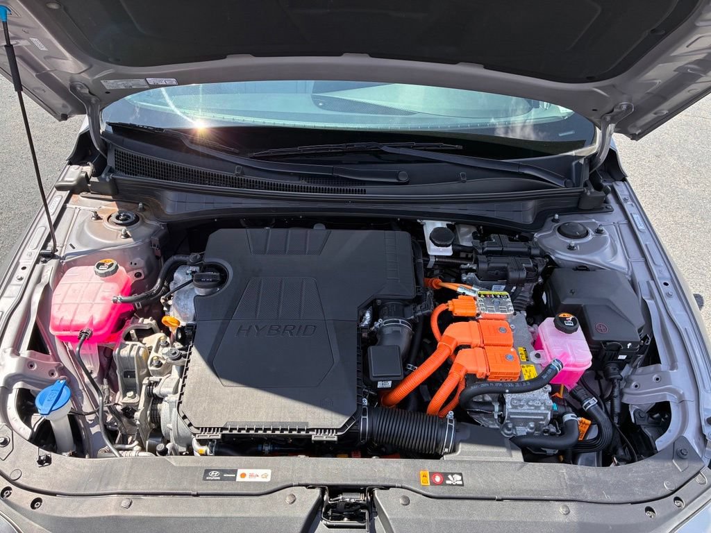 Certified 2024 Hyundai Elantra Limited FWD image 9