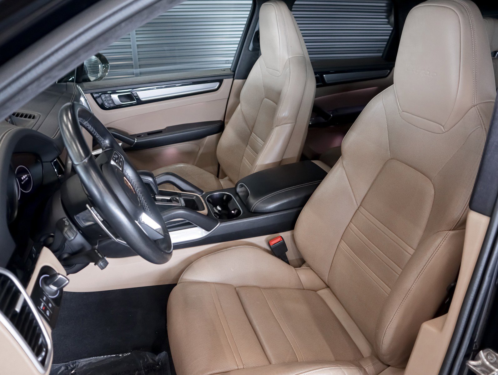 Certified 2022 Porsche Cayenne Turbo image 5
